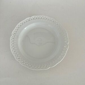 SET OF 2 WHITE KPM PLATES
